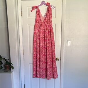 Buddy Love Meme Tie Shoulder
Hawaiian Sun Maxi Dress
